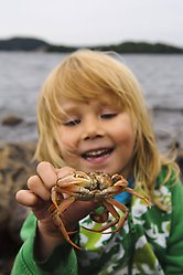 Bildlogotype för Blå översiktsplan, en flicka och en krabba