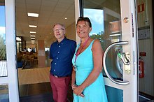 Projektledare Thomas Carlsson och rektor Ulla Elowson hälsar välkommen i en av fyra entréer.